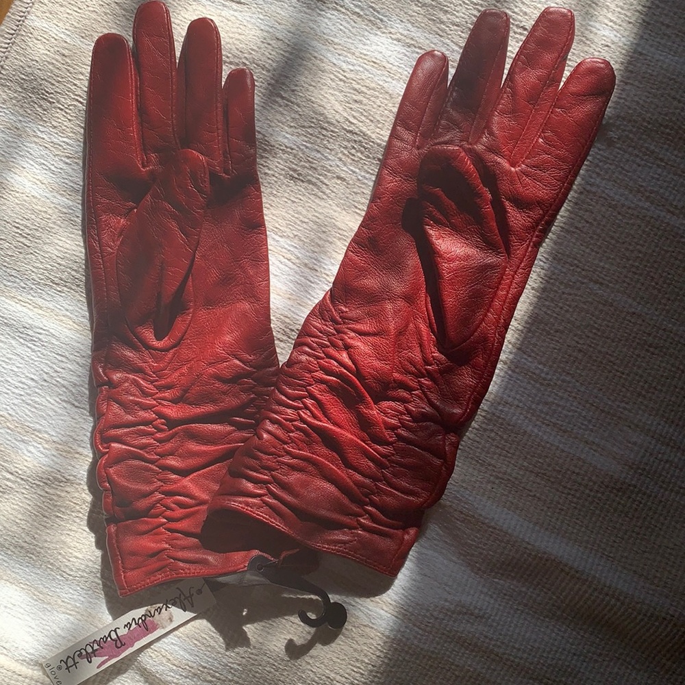 COPY - [NEW] Alexandria Bartlett Women Leather Gloves red